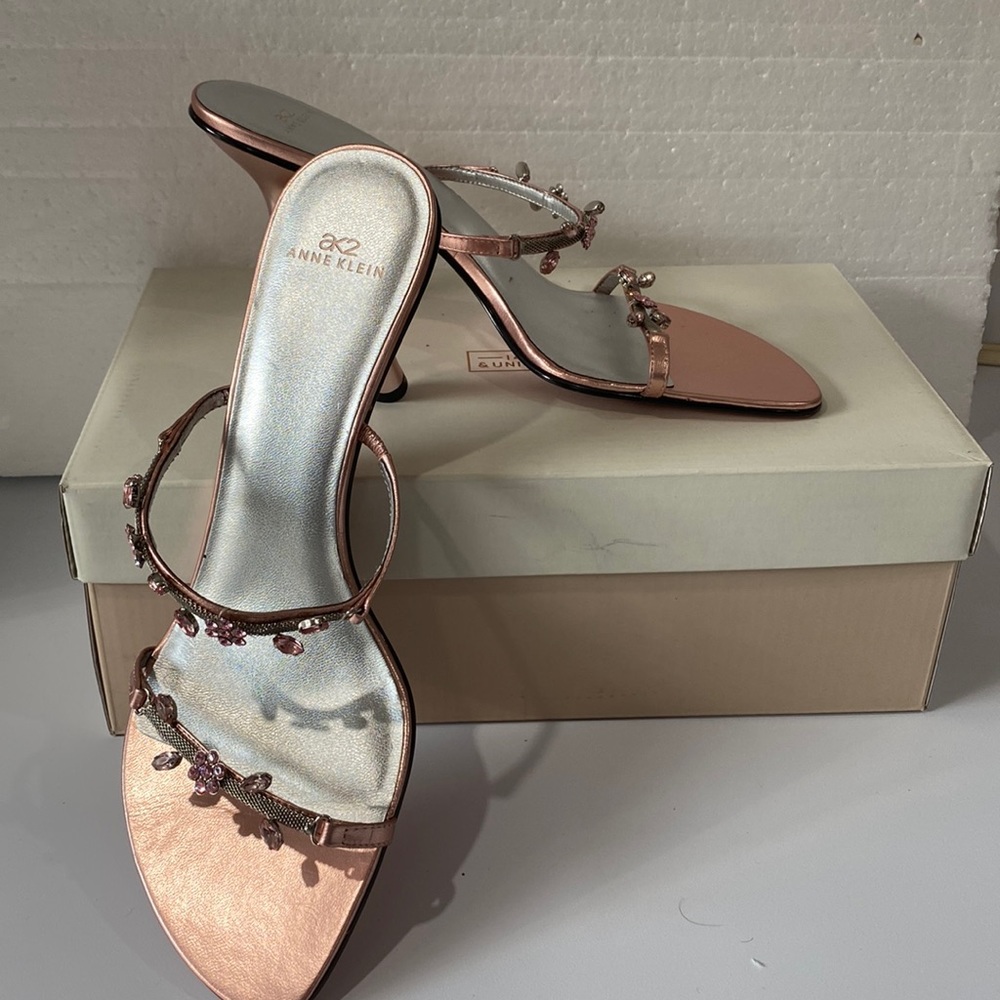 ANNE KLEIN PINK METALLIC SANDALS
